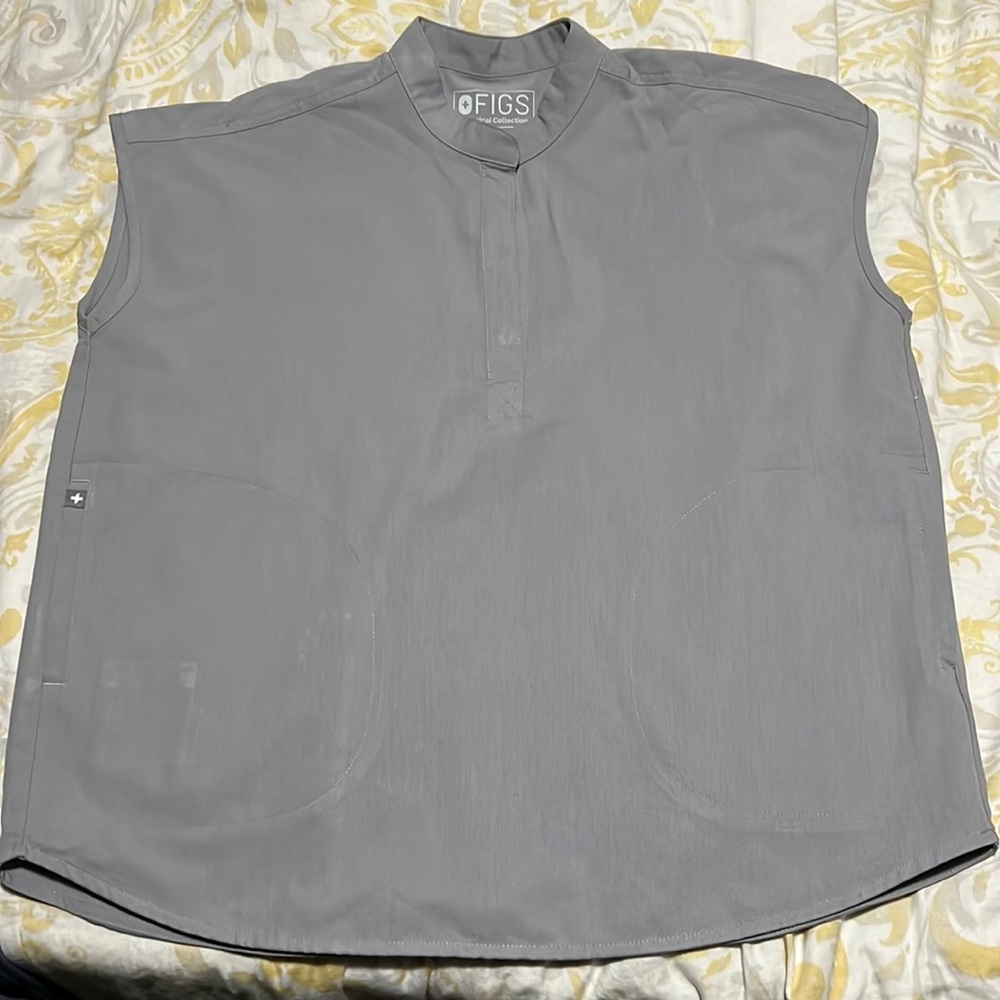Figs scrub top